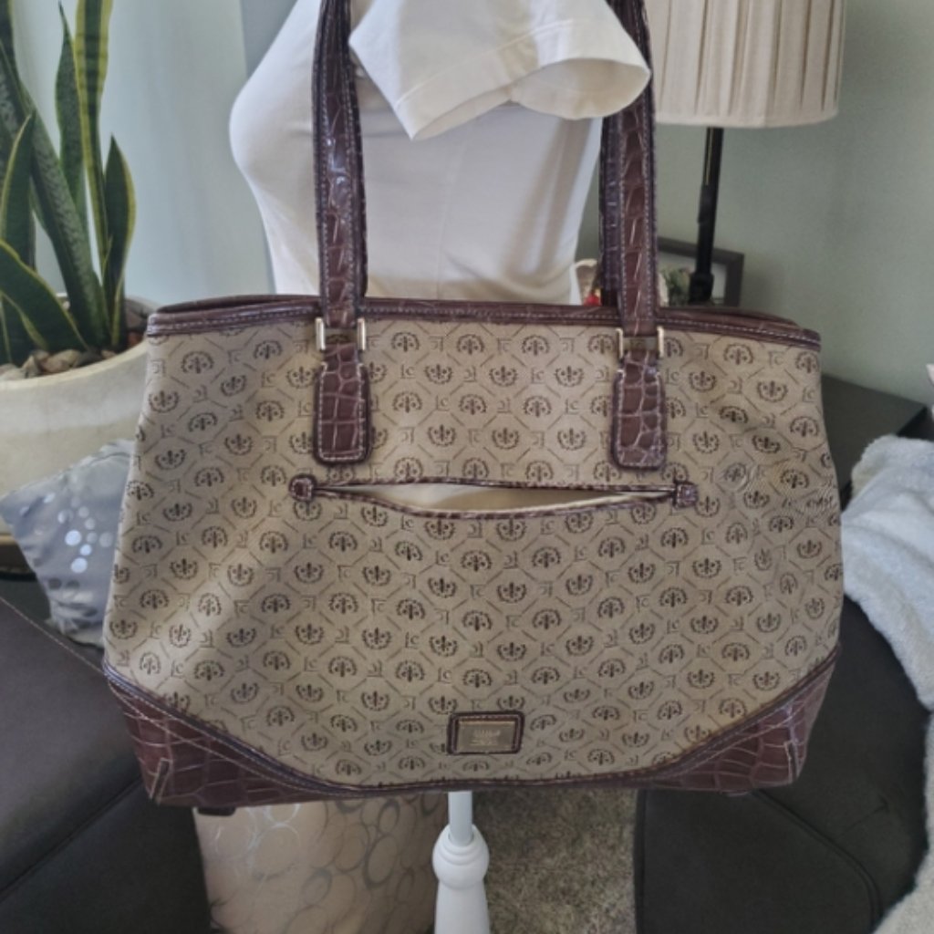 Liz Claiborne HandbagPurse Very Clean Liz Claiborne HandbagPurse Very Clean